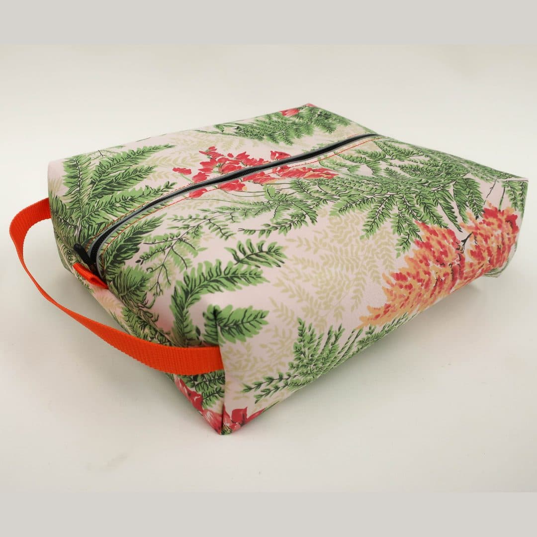 This image shows the Clova Bloom Packing Organiser on a white background.